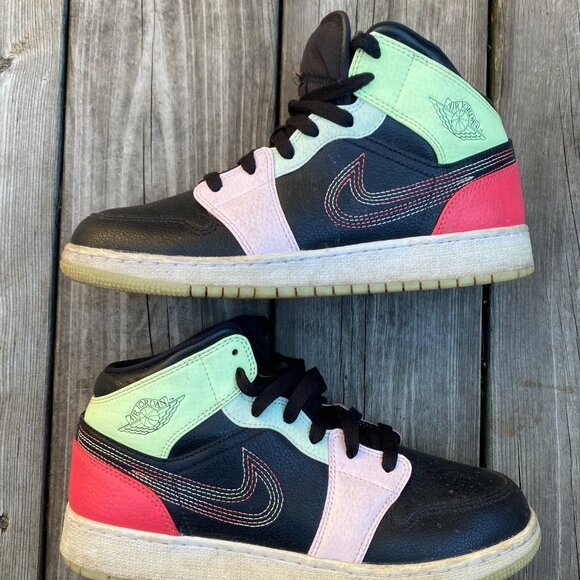 2019 Nike Air Jordan 1 Mid Glow In The Dark Size 7 - Picture 5 of 10